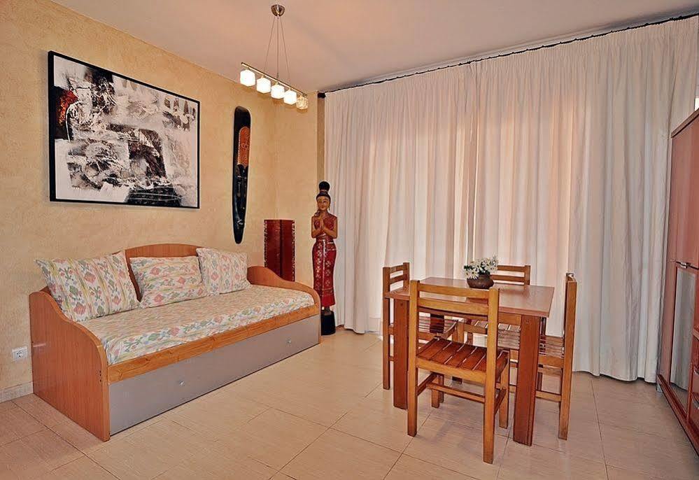 Apartamentos Cel Blau Santa Eularia des Riu Esterno foto