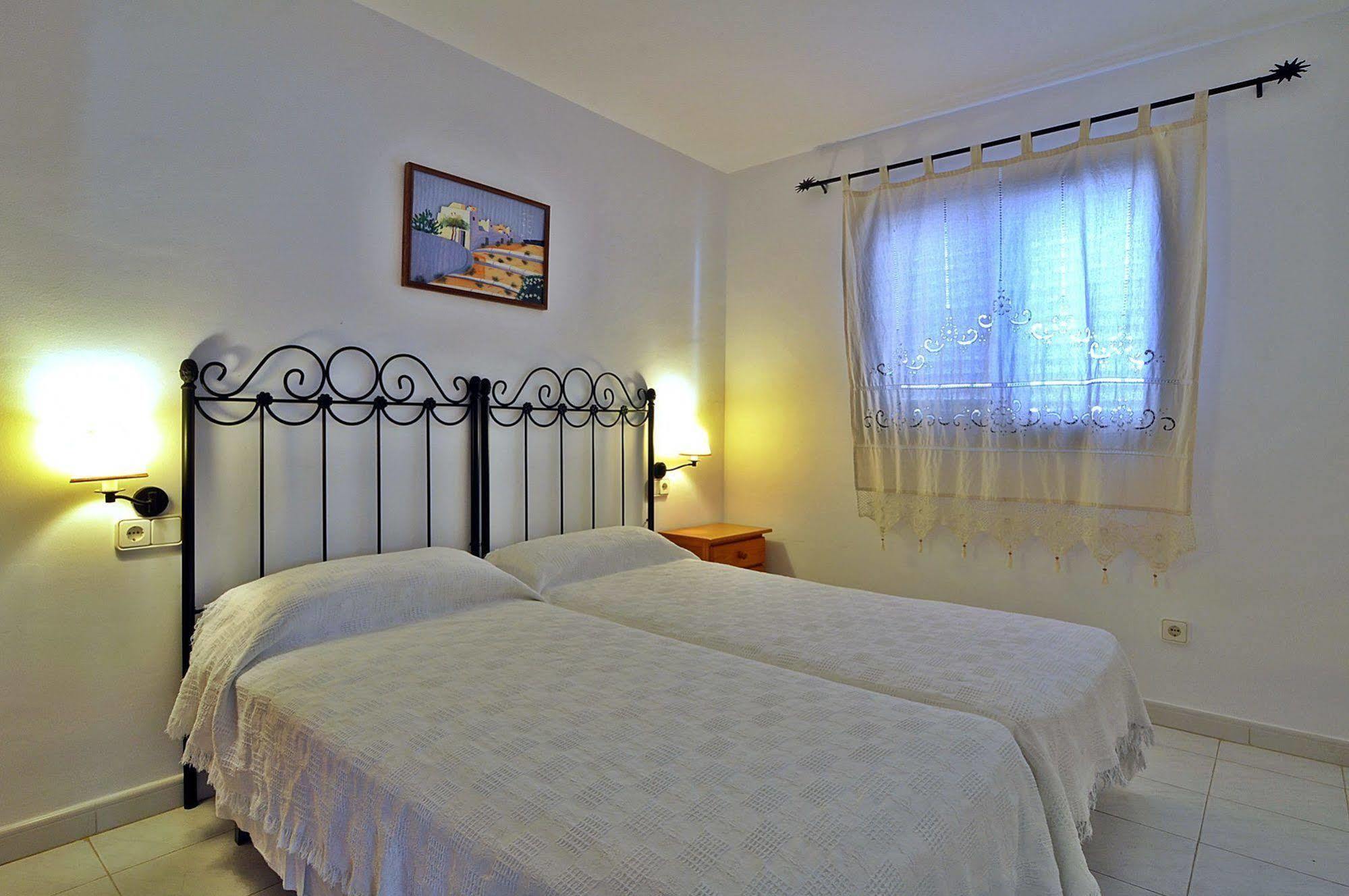 Apartamentos Cel Blau Santa Eularia des Riu Esterno foto